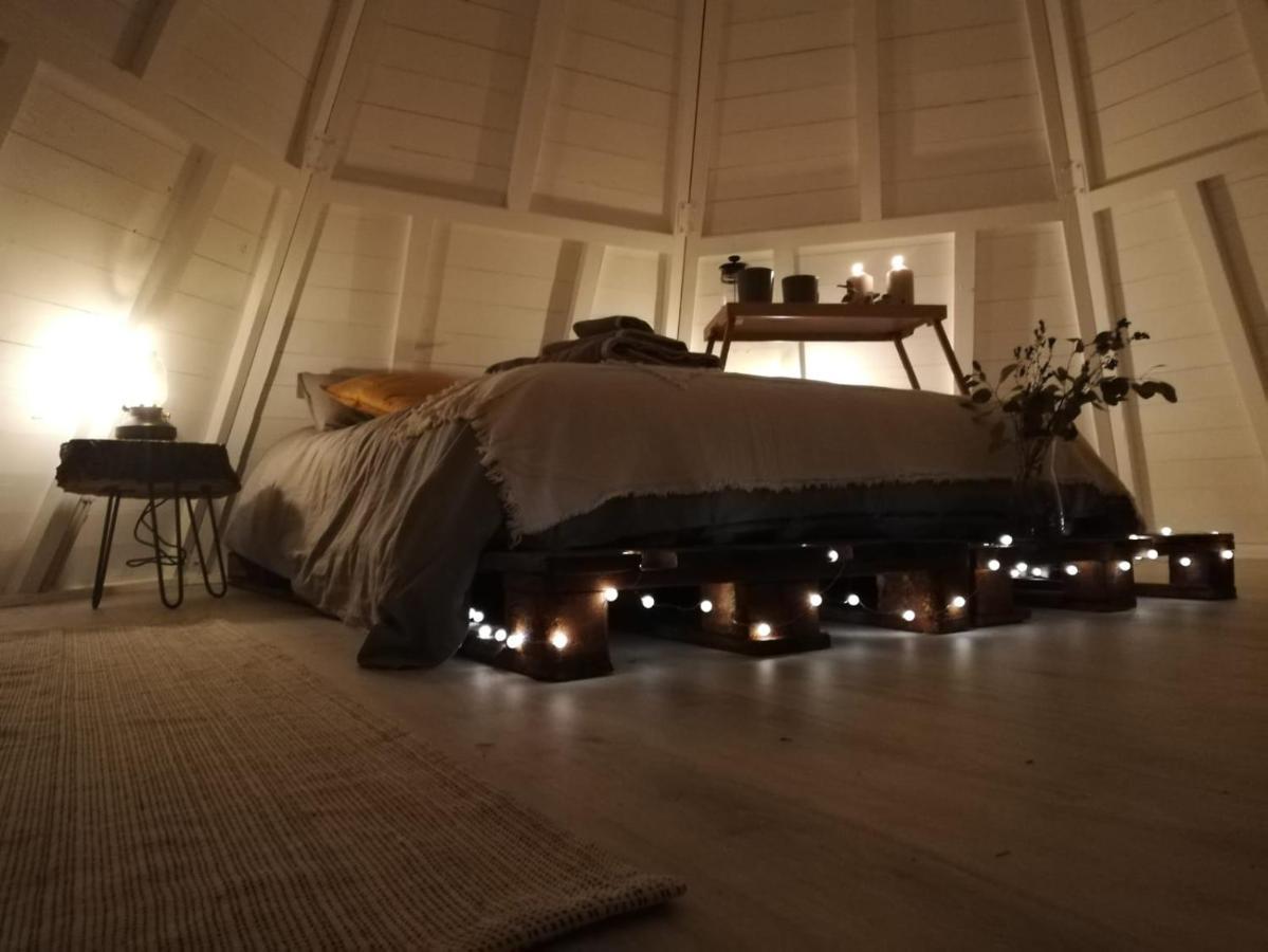 מלון Mombeltrán Glamping The Teepee מראה חיצוני תמונה
