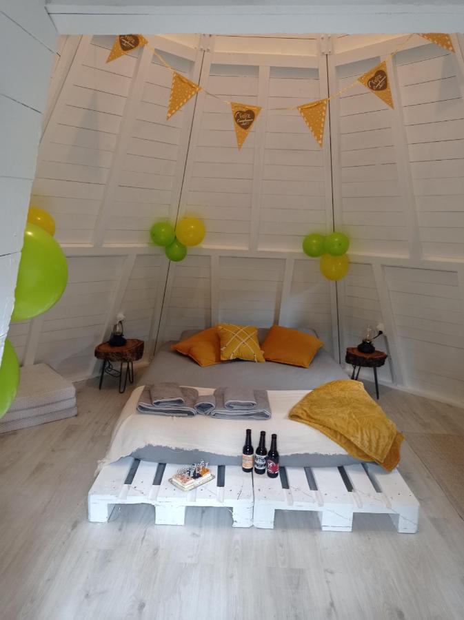 מלון Mombeltrán Glamping The Teepee מראה חיצוני תמונה